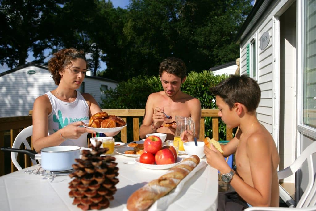 petit déjeuner mobil home camping le quinquis à clohars carnoët